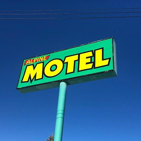 Alpine Motel Rocky Mountain House Exterior photo