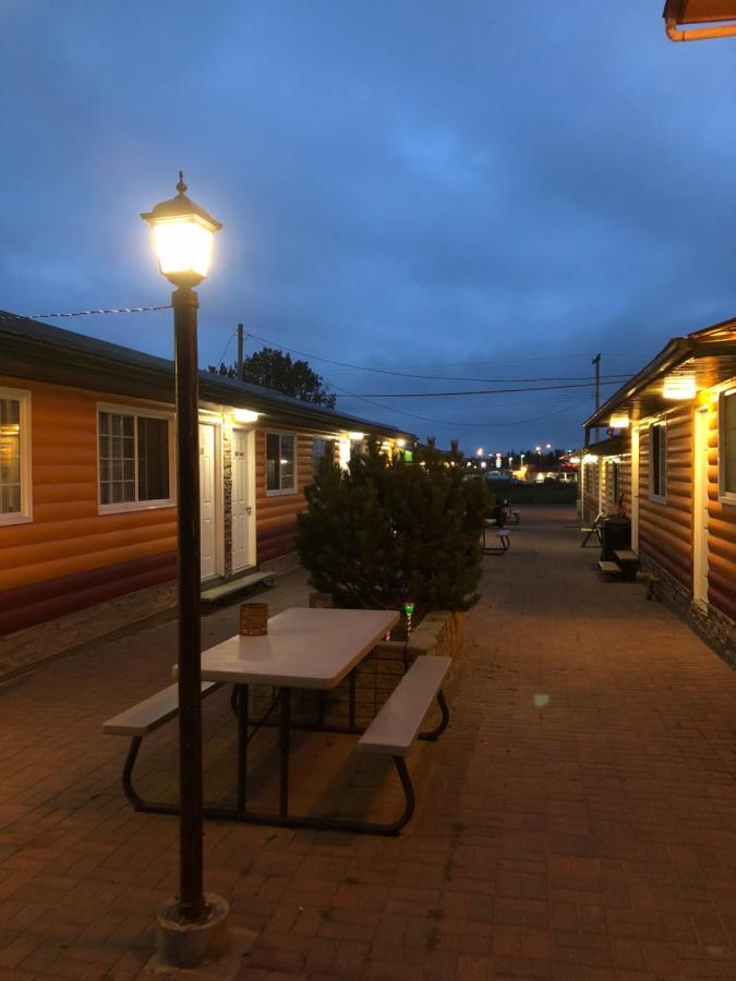 Alpine Motel Rocky Mountain House Exterior photo