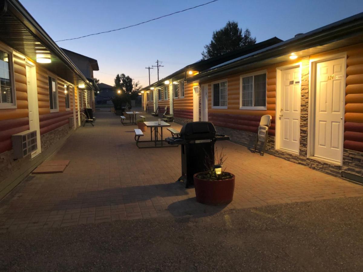 Alpine Motel Rocky Mountain House Exterior photo