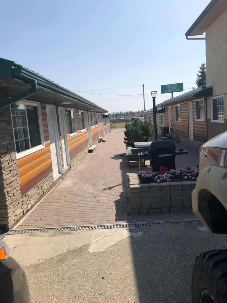 Alpine Motel Rocky Mountain House Exterior photo
