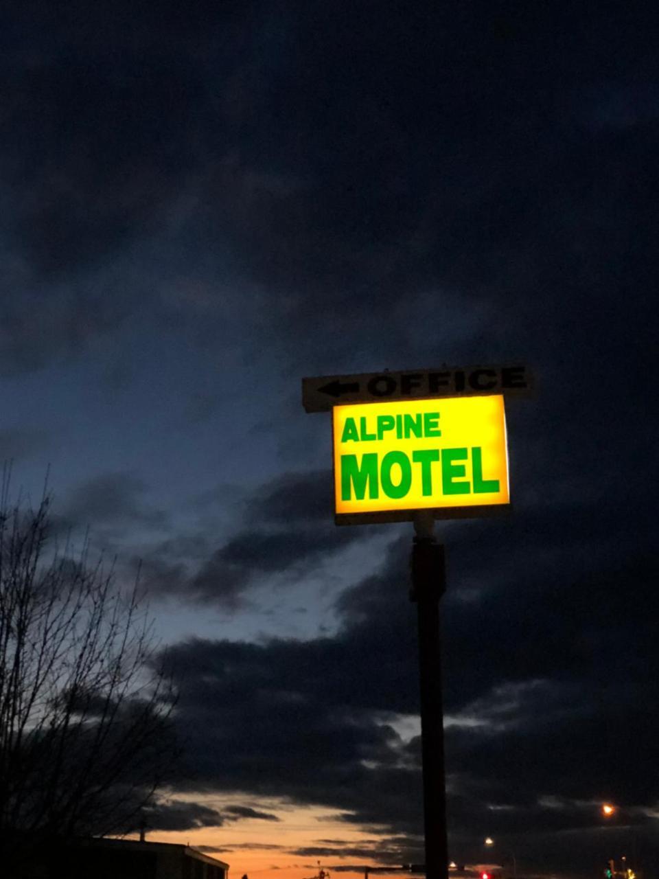 Alpine Motel Rocky Mountain House Exterior photo