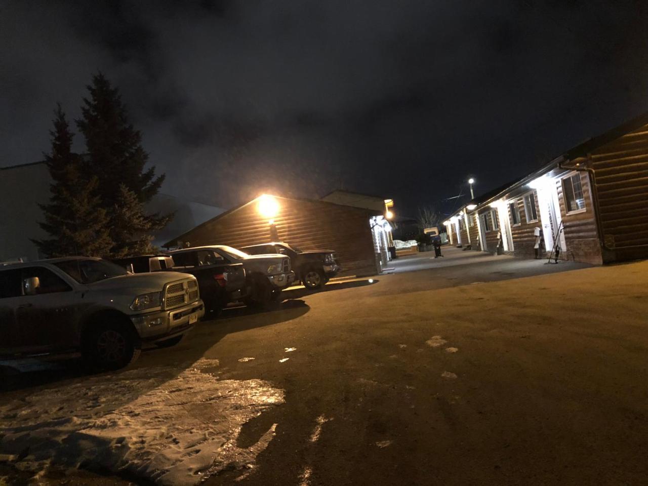 Alpine Motel Rocky Mountain House Exterior photo