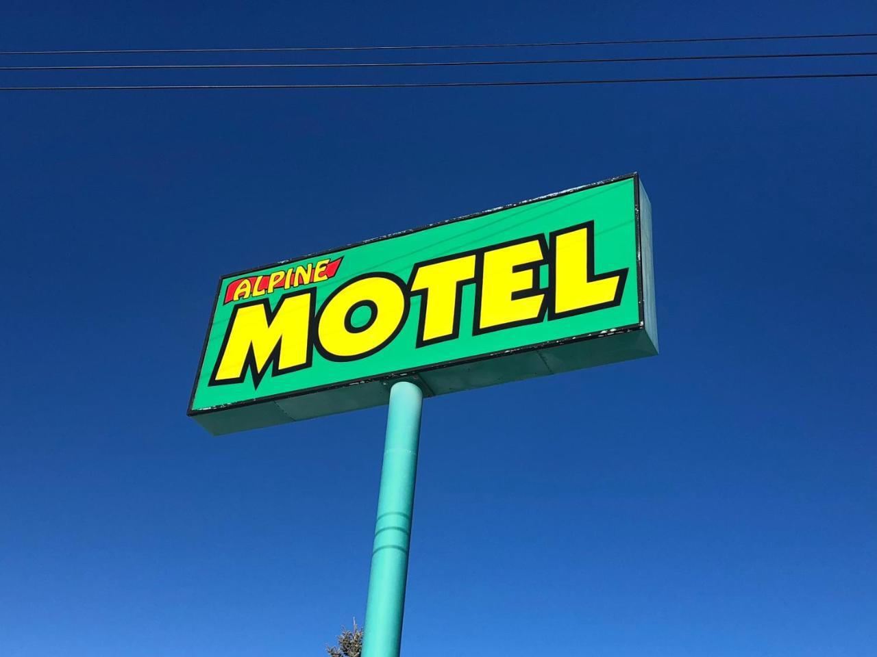 Alpine Motel Rocky Mountain House Exterior photo