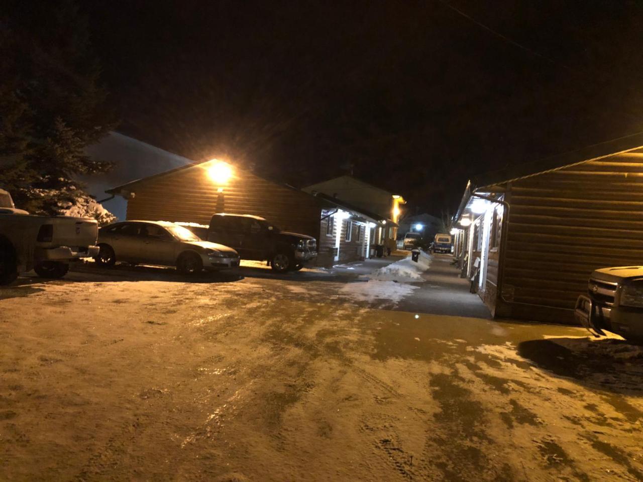 Alpine Motel Rocky Mountain House Exterior photo